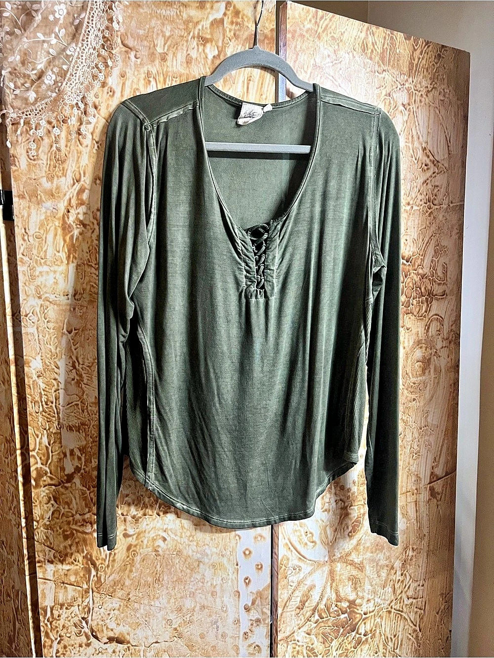 White Crow Olive Long Sleeve Top Size Large